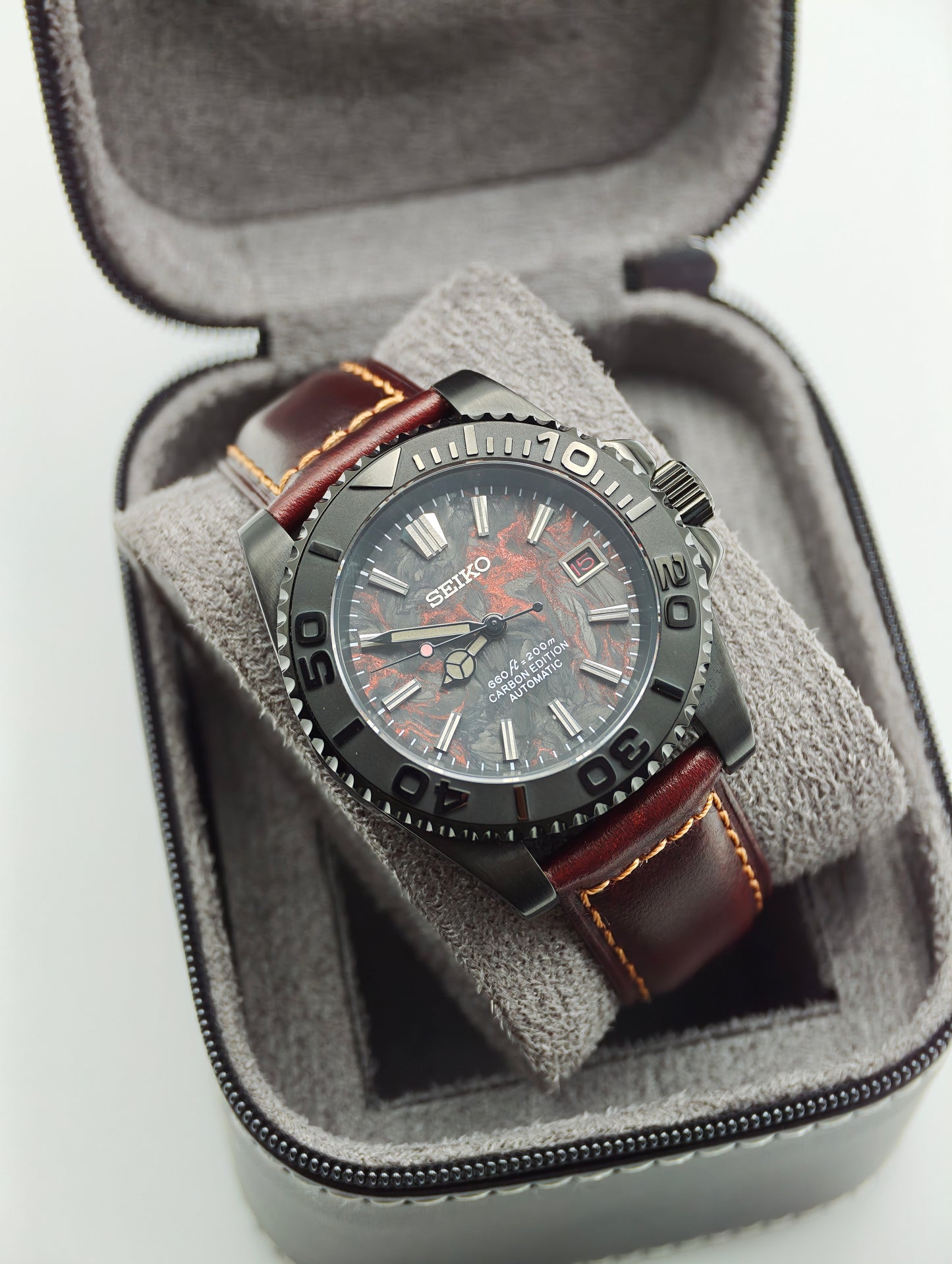 Carbon Blood Diver | 40mm NH35 Automatic