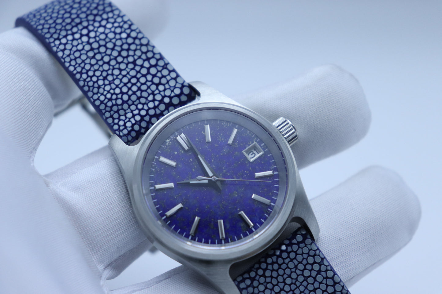 36mm – Lapis Dial | Stingray Strap | Brushed Steel Case